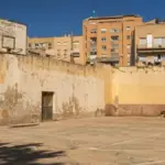Palla fuori dal campo nel basket: chi ottiene la rimessa dopo un tocco sulla linea