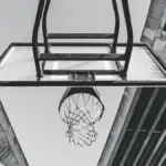Doppio palleggio nel basket: quando si commette l’infrazione dopo aver fermato la palla
