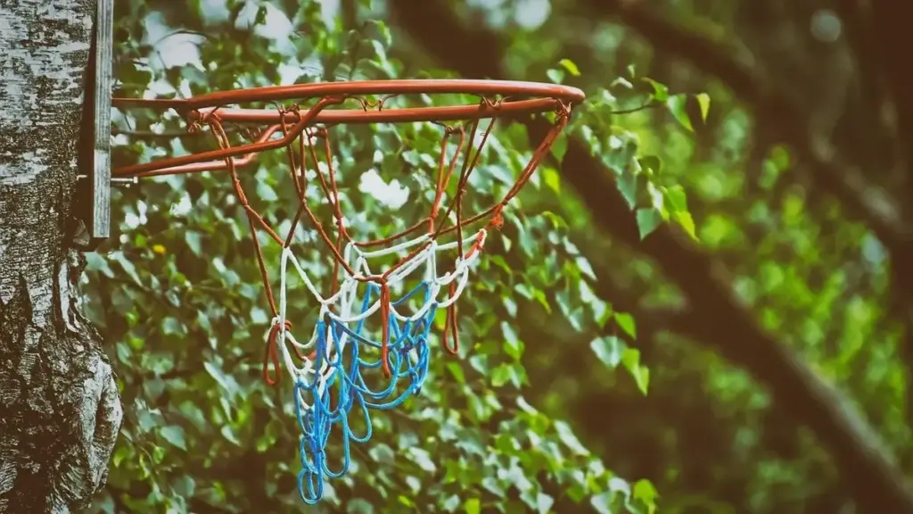Quando parte il cronometro dopo una rimessa nel basket FIBA: la regola del primo tocco