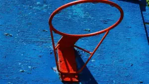 Altezza del canestro da basket NBA e FIBA: la misura è uguale nei due campionati?