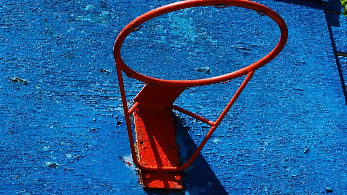 Altezza del canestro da basket NBA e FIBA: la misura è uguale nei due campionati?
