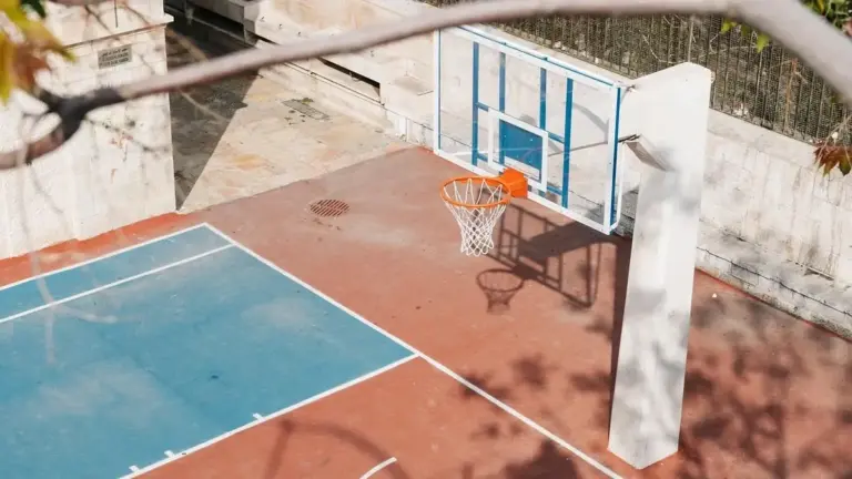 Tiro da metà campo nel basket: quanti punti vale se entra