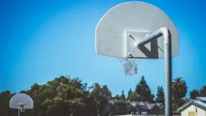 Post alto nel basket: dove si trova e quale funzione ha in attacco